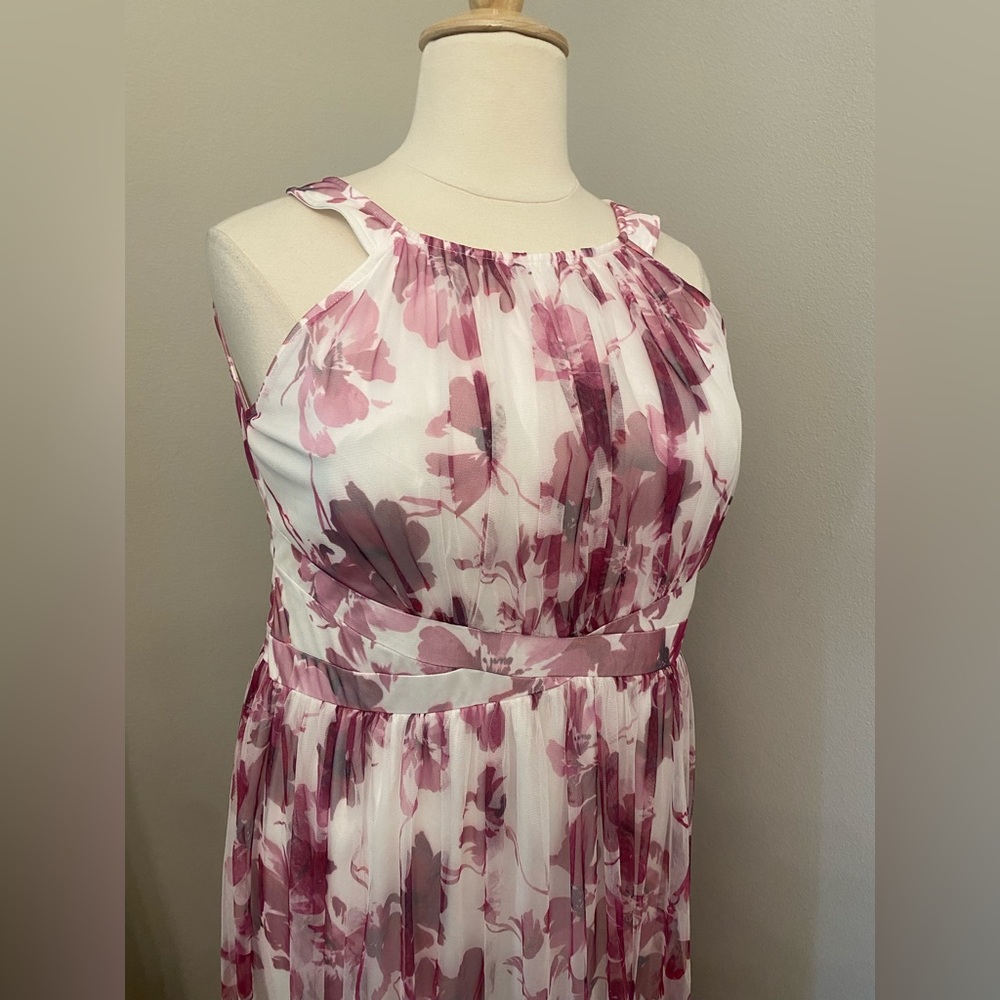 2x Plus Dress 🩷🤍 - Picture 2 of 5